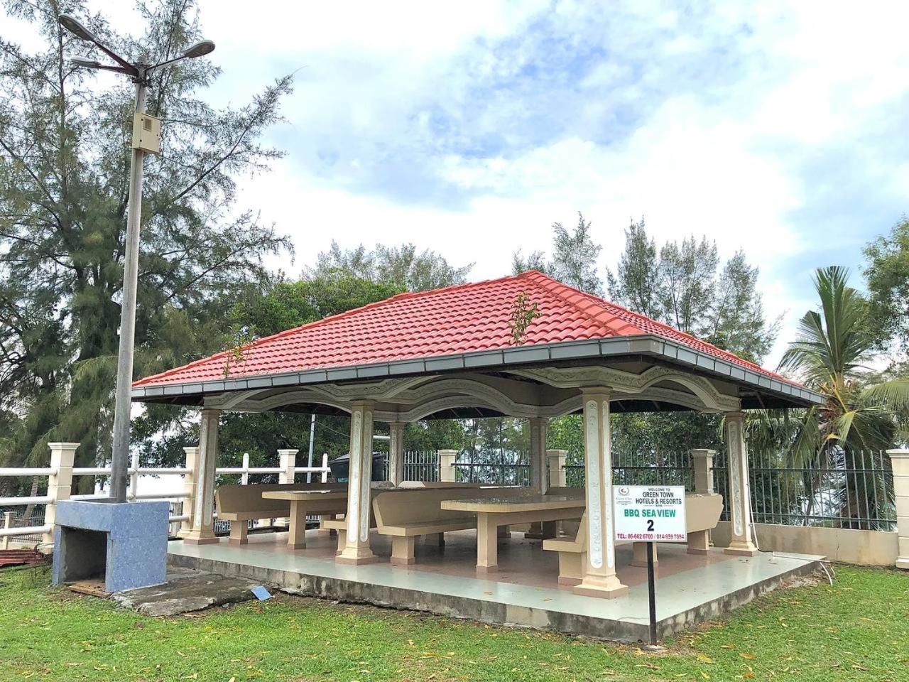 Green Town Hotel And Resort Port Dickson Exterior foto